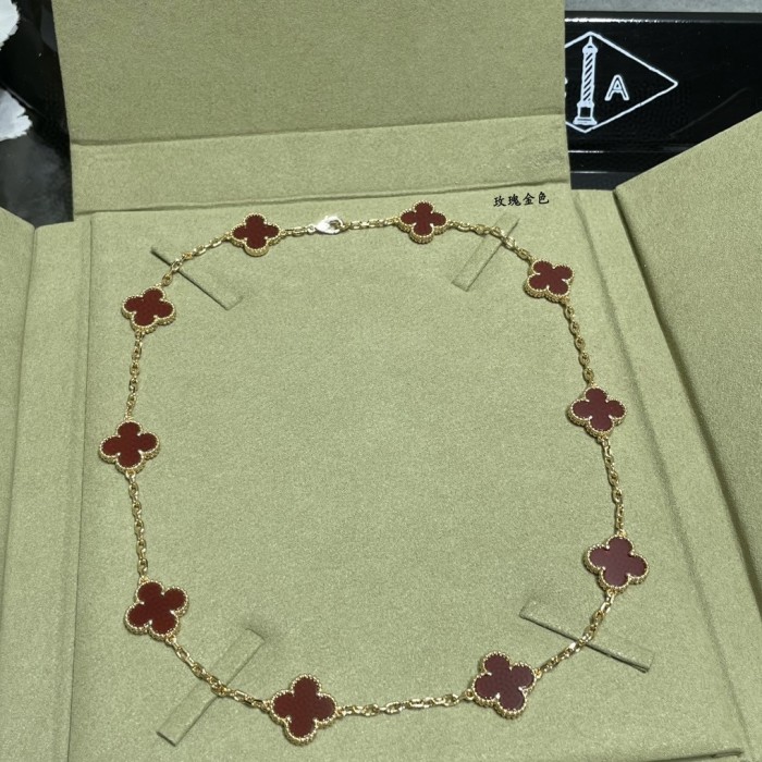 10 Flower Four Leaf Grass Necklace