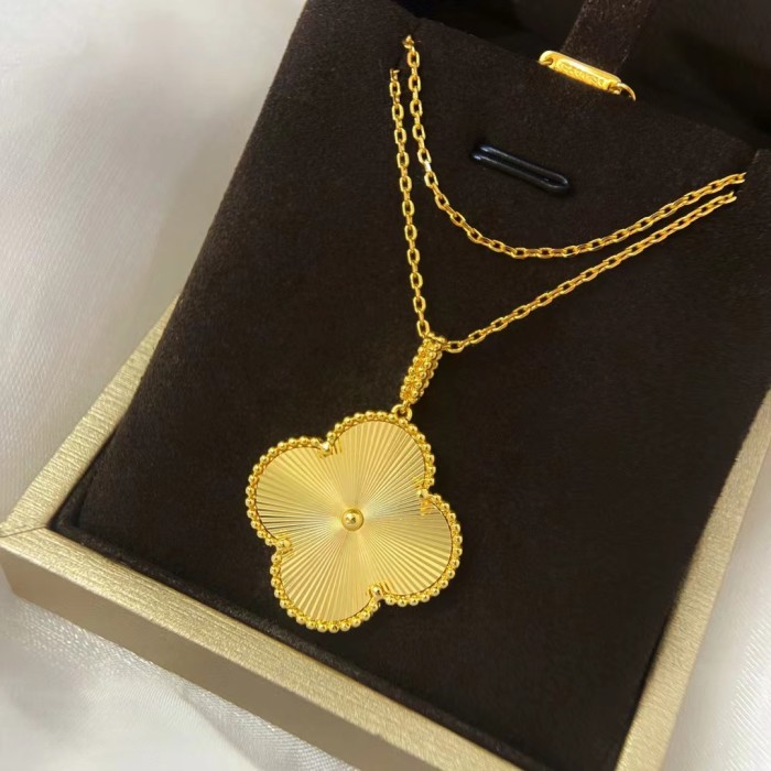 2.5cm Large Four Leaf Grass Necklace