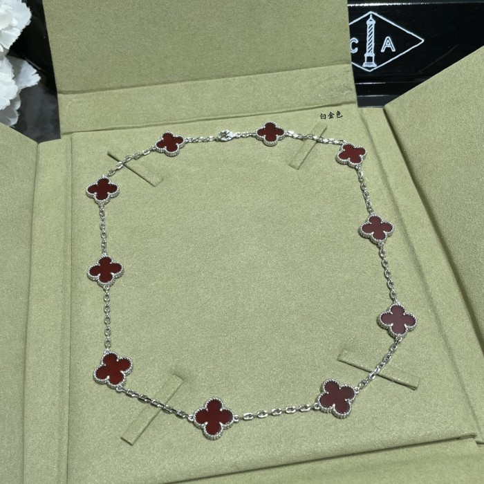 10 Flower Four Leaf Grass Necklace