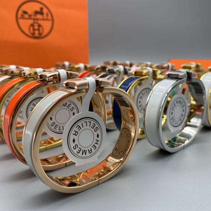 Multicolor letter H logo Bracelet