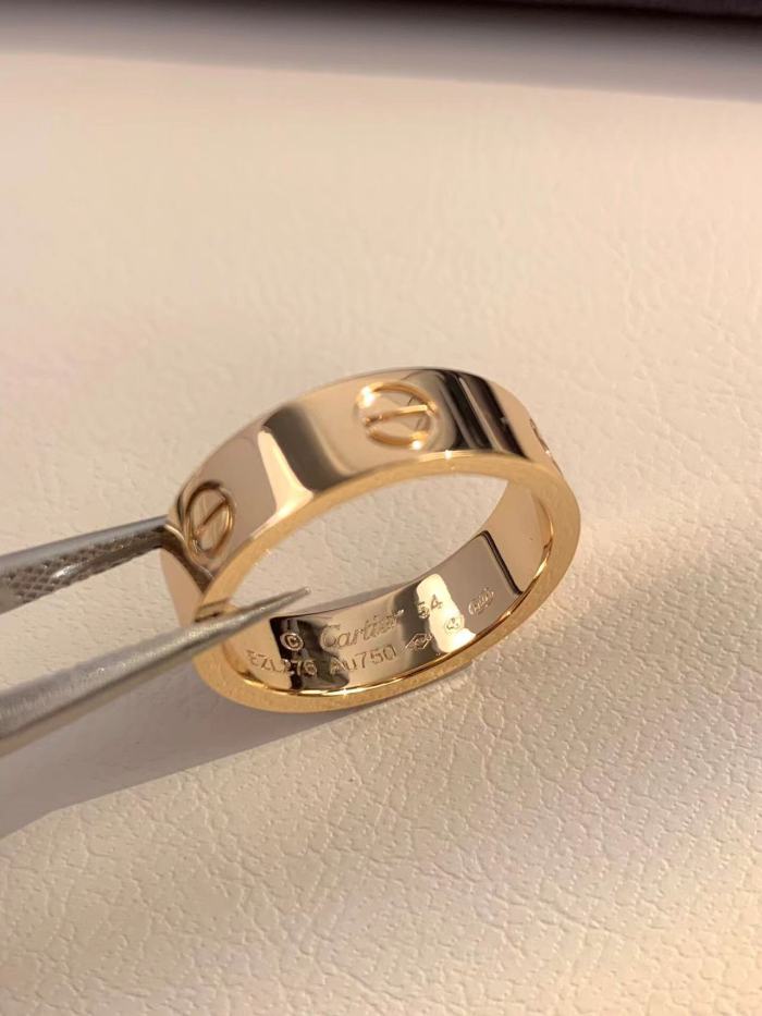 5.5mm smooth tricolor V gold ring