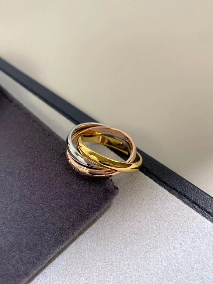 Three in 1 V gold ring