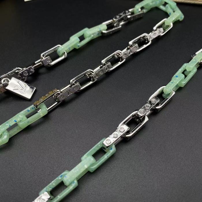 Semi green necklace bracelet