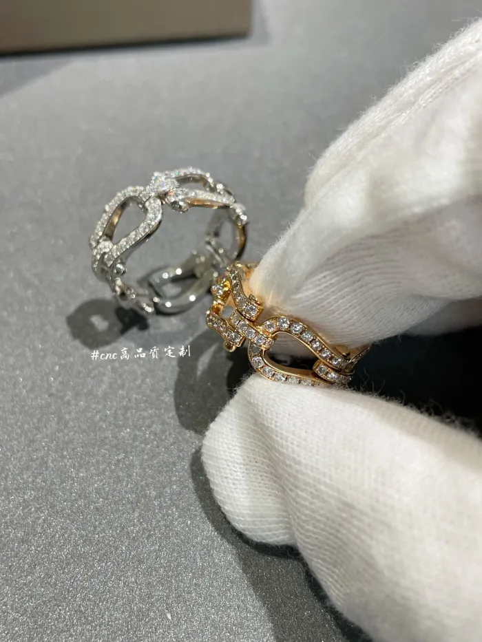 Horseshoe ring