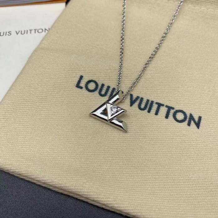 V-triangle relief logo diamond necklace