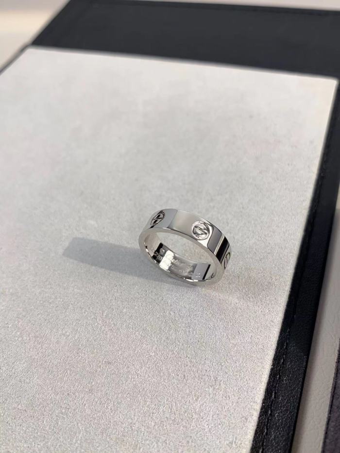 5.5mm smooth tricolor V gold ring