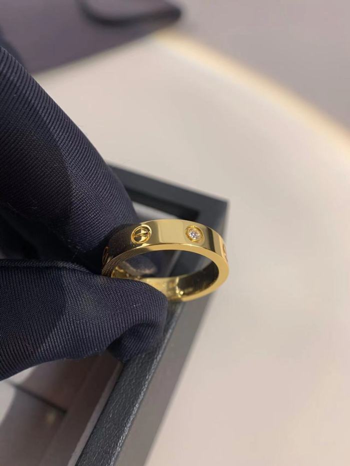 4mm smooth tricolor V gold diamond ring