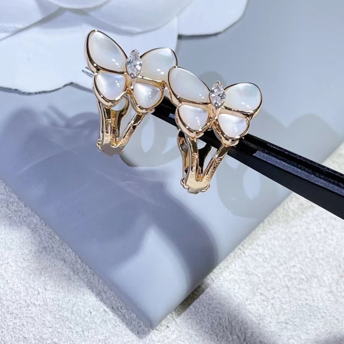 Four-leaved grass earrings agate v gold material