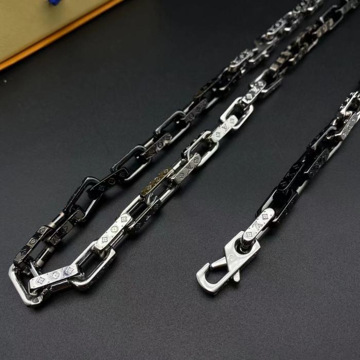 Semi black necklace bracelet