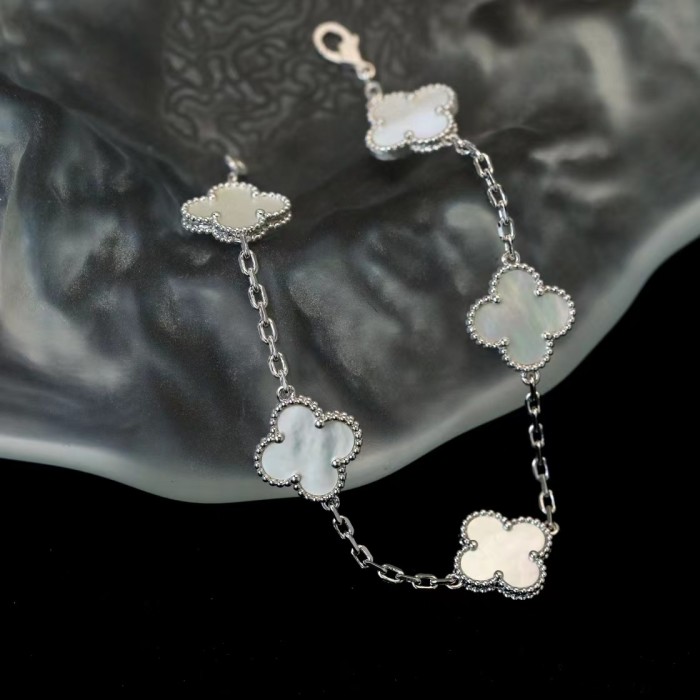 Fourleaf white fritillaria bracelet