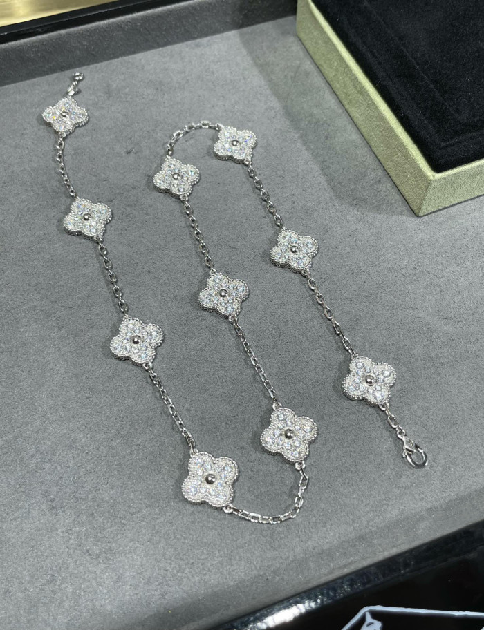 10 Flower Four Leaf Grass Necklace