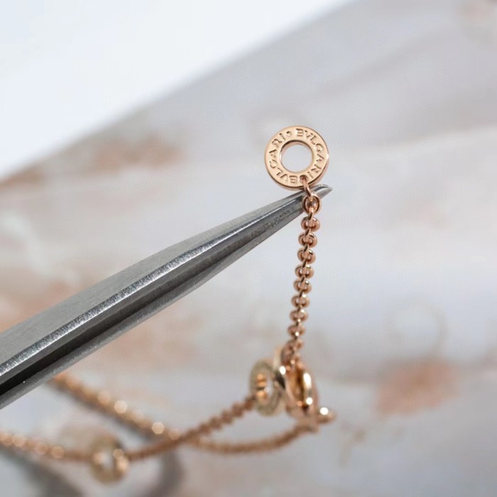 Tricolor diamond necklace