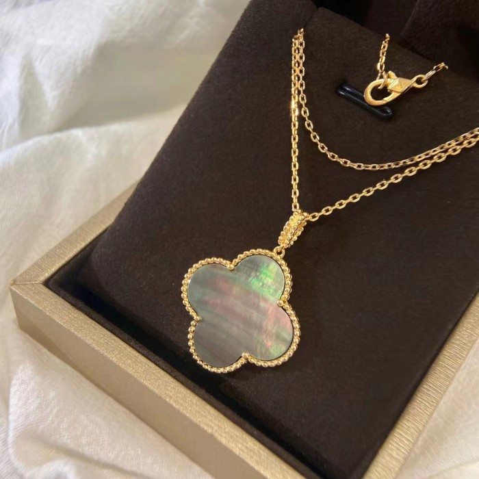 2.5cm Large Four Leaf Grass Necklace