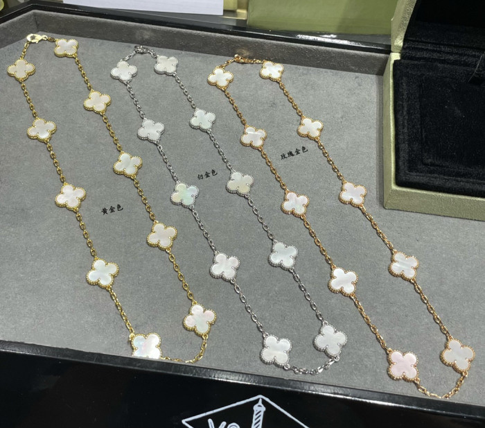 10 Flower Four Leaf Grass Necklace