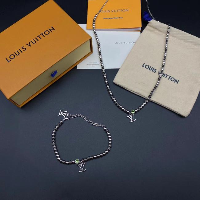 Green Diamond Bead Chain Logo Necklace