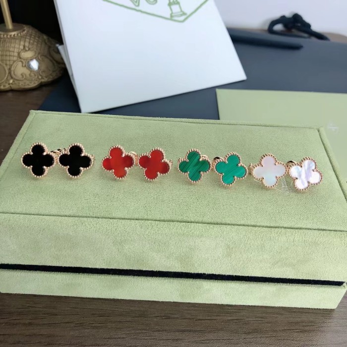 Four-leaf clover earring agate