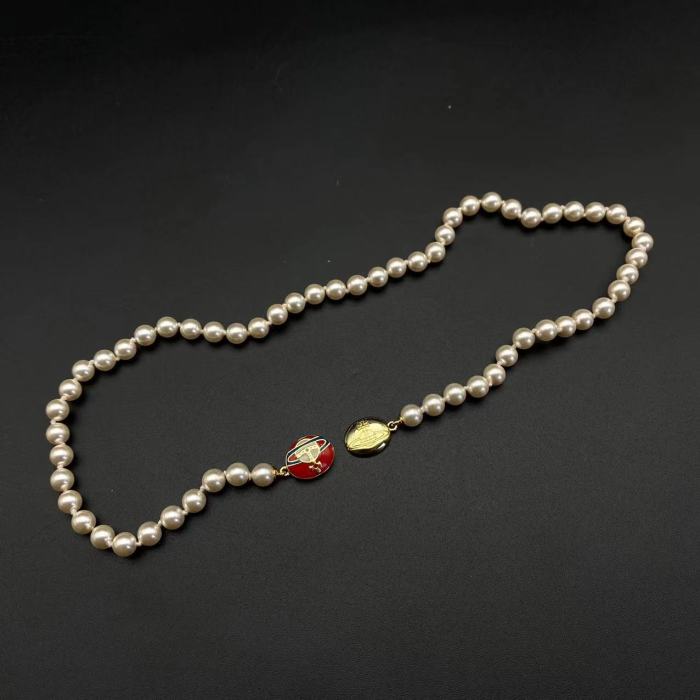 Red magnetic buckle necklace