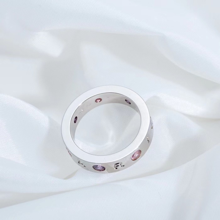 Colored diamond ring