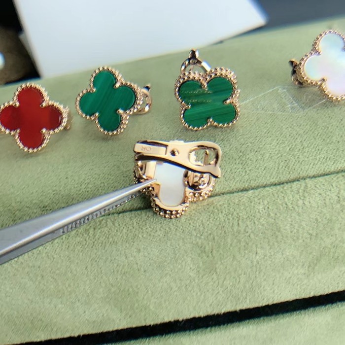 Four-leaf clover earring agate