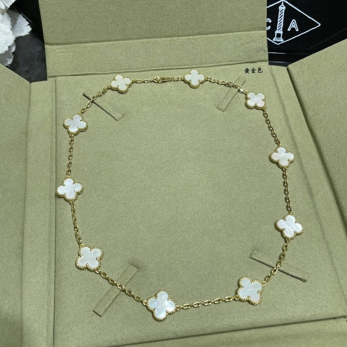 10 Flower Four Leaf Grass Necklace