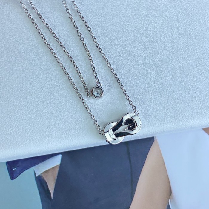 Double layered necklace with 8-shaped full diamond