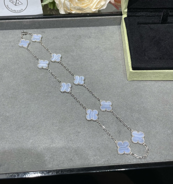 10 Flower Four Leaf Grass Necklace