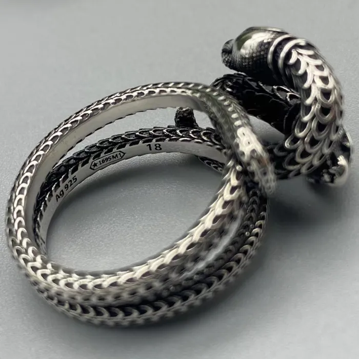 Double snake circling ring