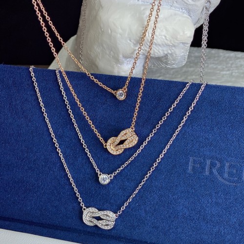 Double layered necklace with 8-shaped full diamond