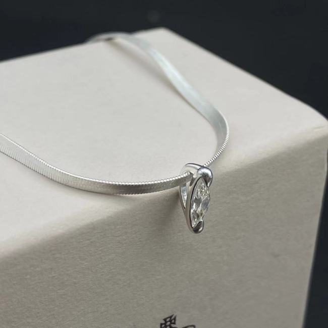Wide snake bone single diamond necklace