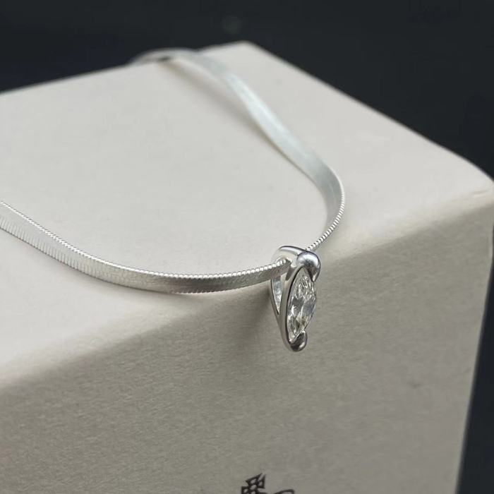 Wide snake bone single diamond necklace