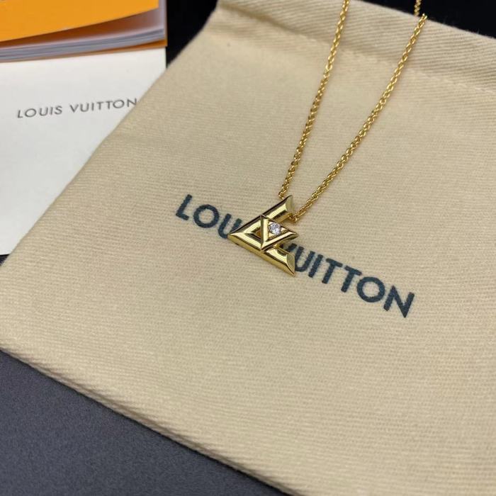 V-triangle relief logo diamond necklace