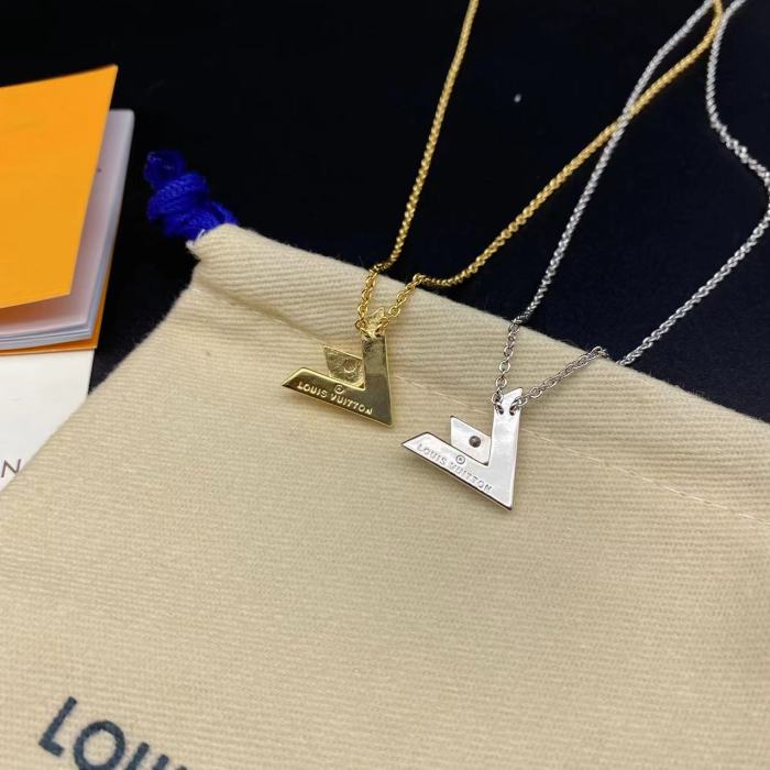 V-triangle relief logo diamond necklace