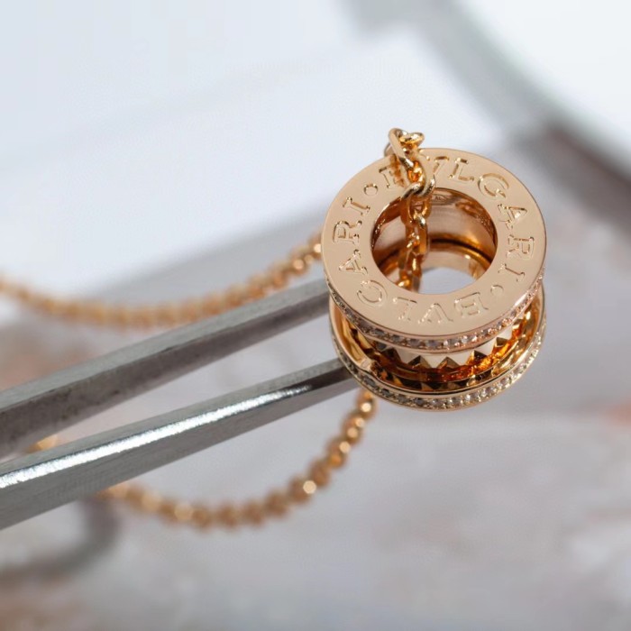 Tricolor diamond necklace