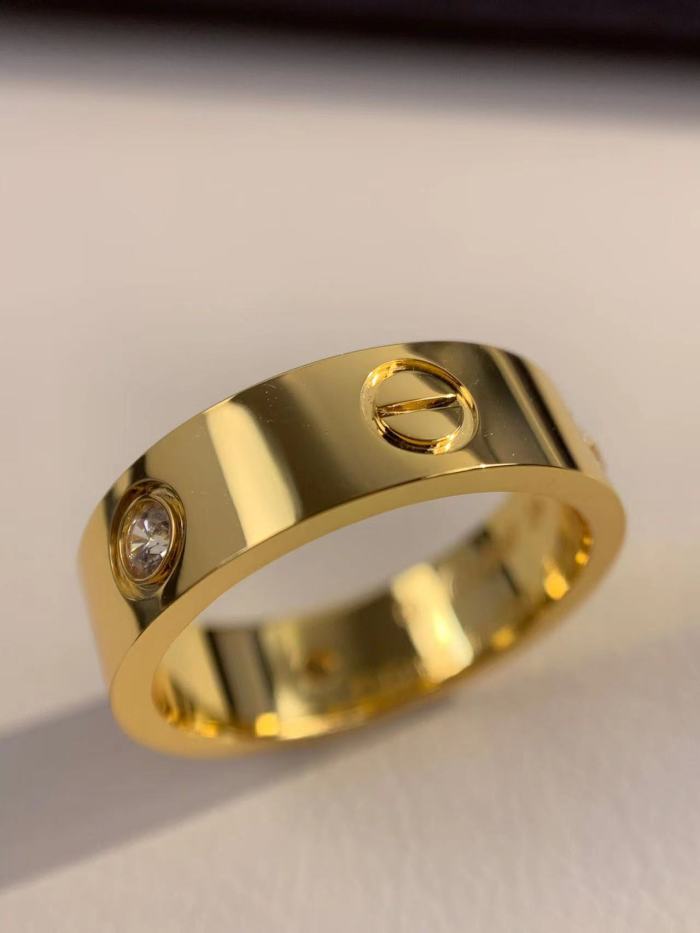 5.5mm smooth tricolor V gold diamond ring