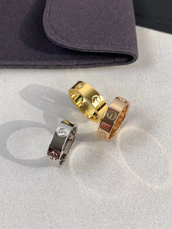 5.5mm smooth tricolor V gold diamond ring