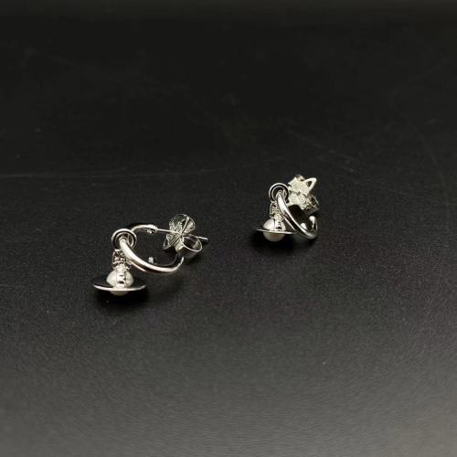 Mini pearl earrings