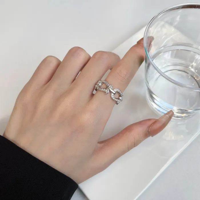 Horseshoe ring