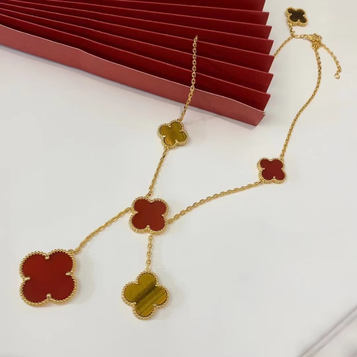 Four Leaf Grass Irregular Necklace