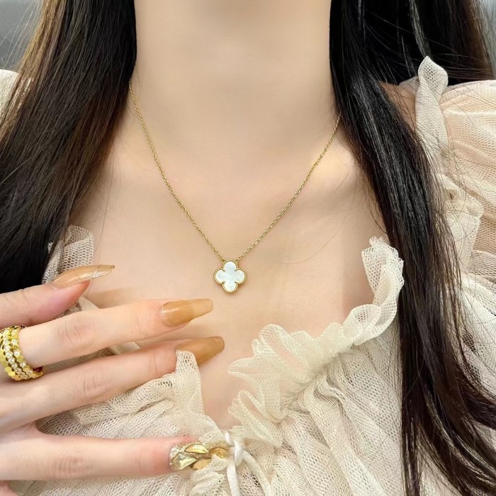 Clover necklace white fritillaria v gold material