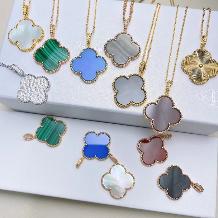 2.5cm Large Four Leaf Grass Necklace