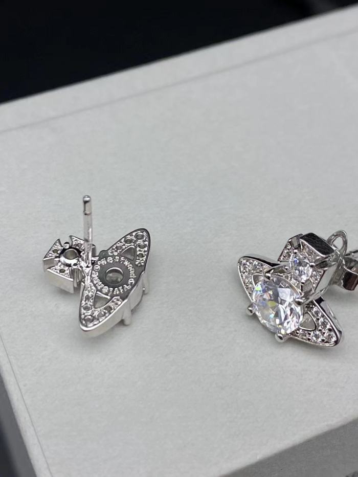 West Queen pearl with diamond stud earrings