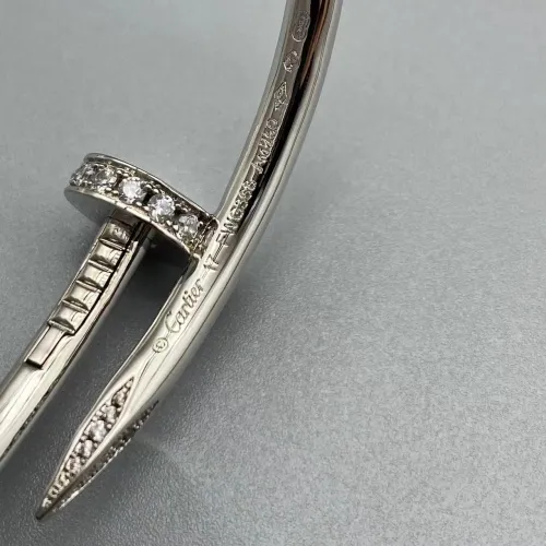 Tricolor nail bracelet with diamond