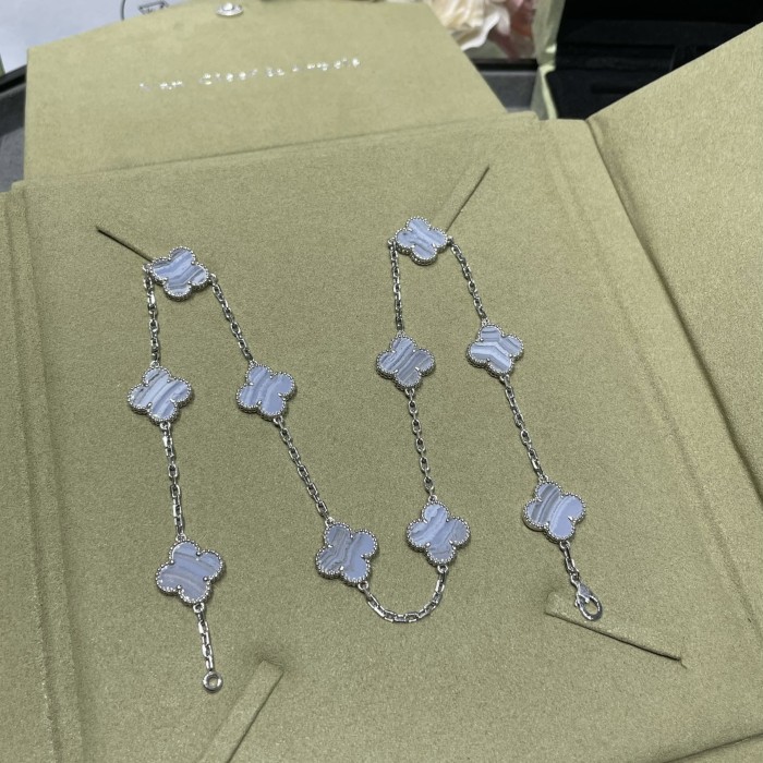 10 Flower Four Leaf Grass Necklace