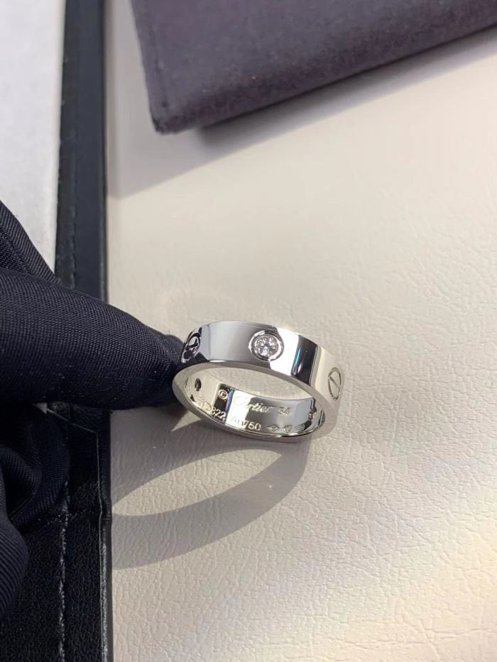 5.5mm smooth tricolor V gold diamond ring