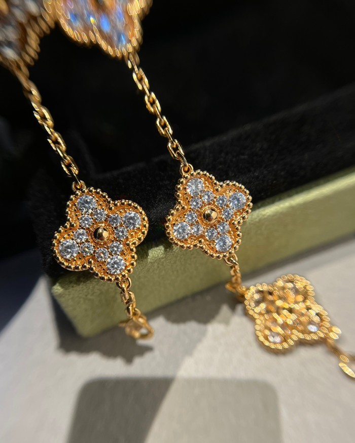 Full Diamond 5 Flower Bracelet