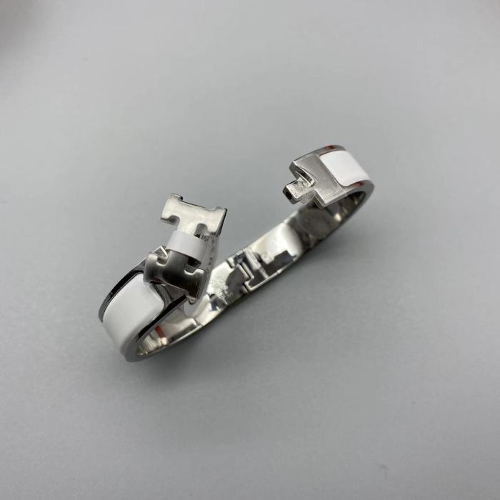 Multicolor letter H logo Bracelet