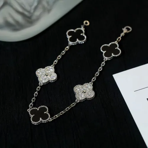 Fourleaf grass bracelet inlaid with diamond agate