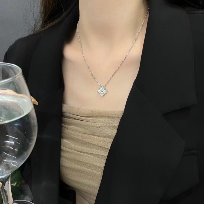 Fourleaf two-color diamond necklace
