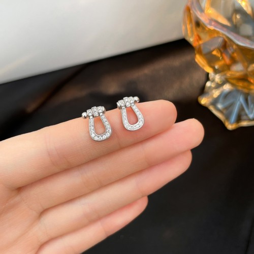 Horseshoe earrings