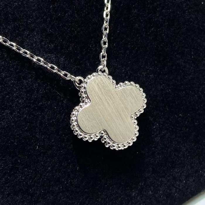 Clover necklace agate v gold material